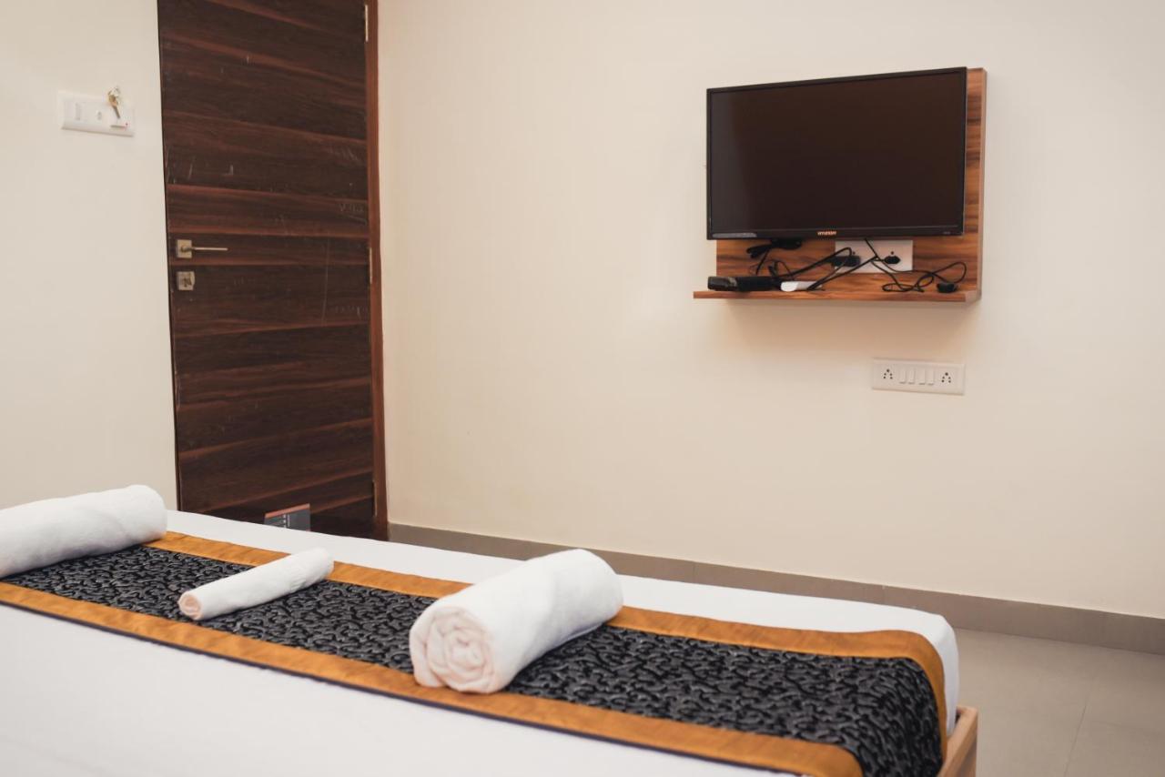 Lotus Hotel Nagaon Beach Alibag Exterior photo